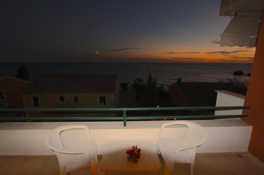 Corfu Glyfada Menigos Beach Apartments מראה חיצוני תמונה