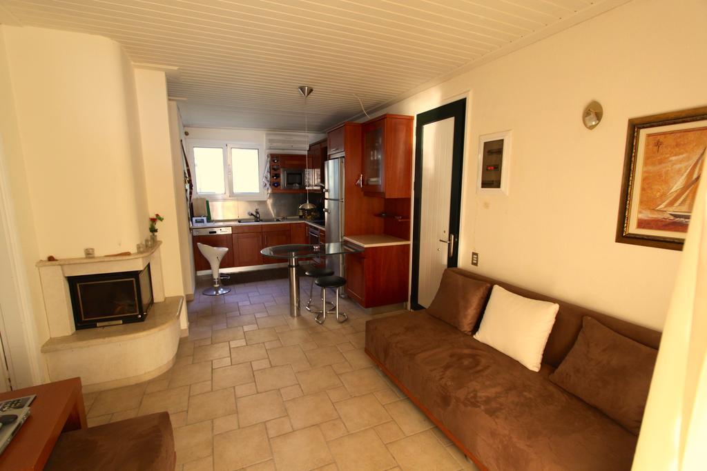 Corfu Glyfada Menigos Beach Apartments מראה חיצוני תמונה