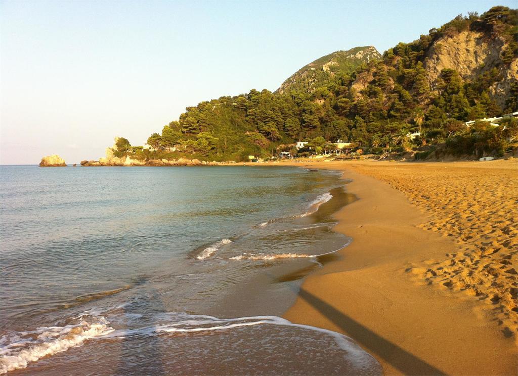 Corfu Glyfada Menigos Beach Apartments מראה חיצוני תמונה