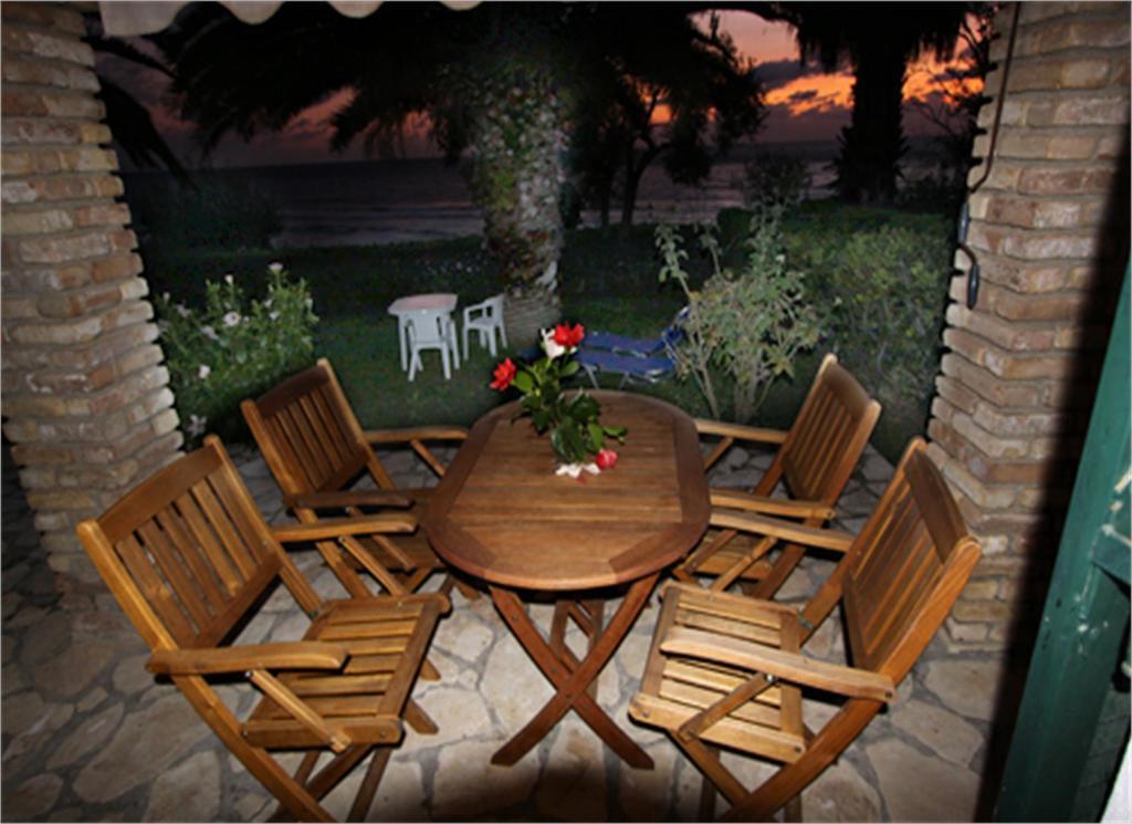 Corfu Glyfada Menigos Beach Apartments מראה חיצוני תמונה