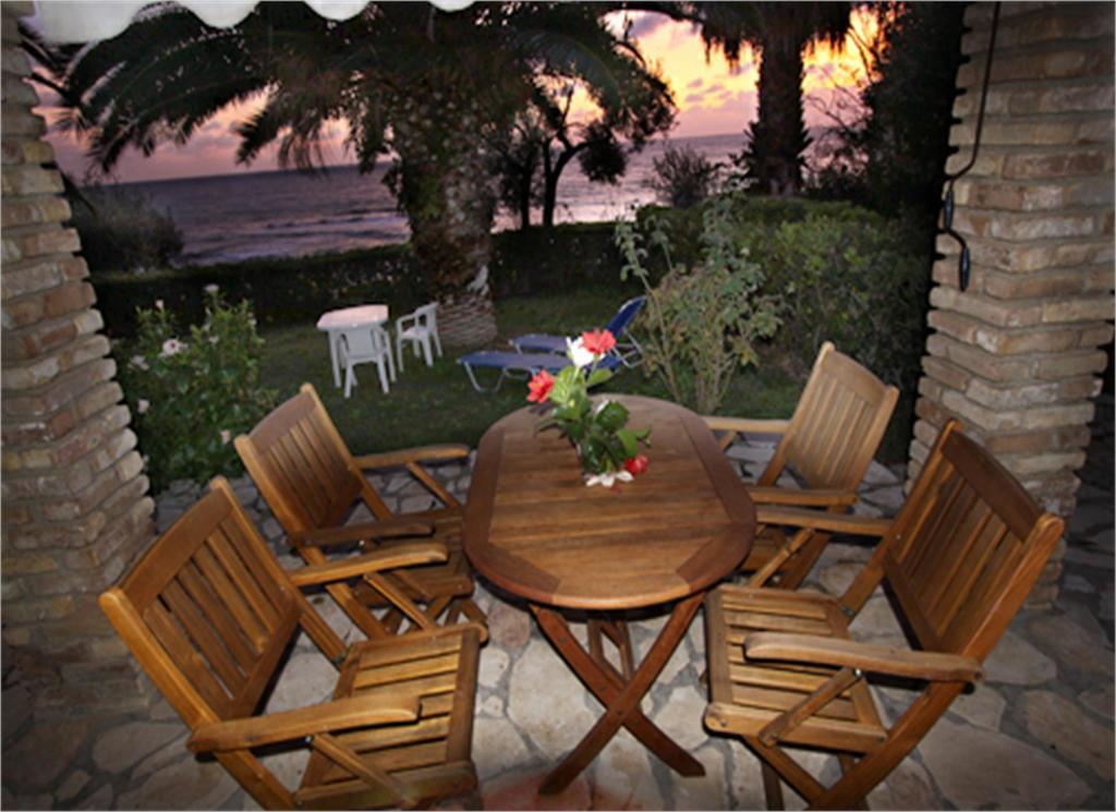Corfu Glyfada Menigos Beach Apartments מראה חיצוני תמונה