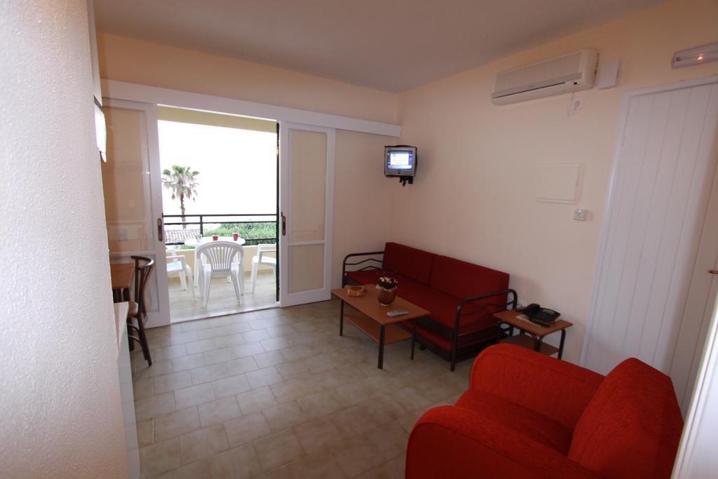 Corfu Glyfada Menigos Beach Apartments מראה חיצוני תמונה