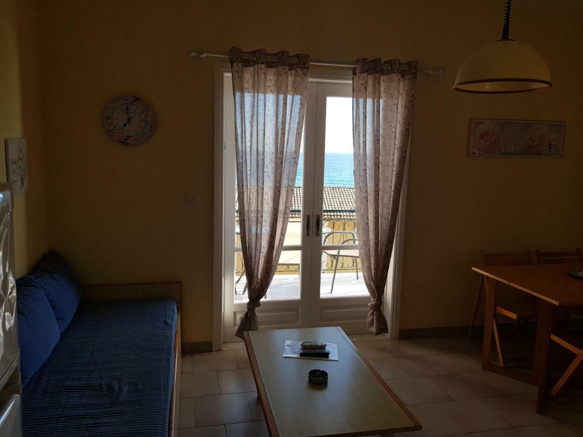 Corfu Glyfada Menigos Beach Apartments מראה חיצוני תמונה