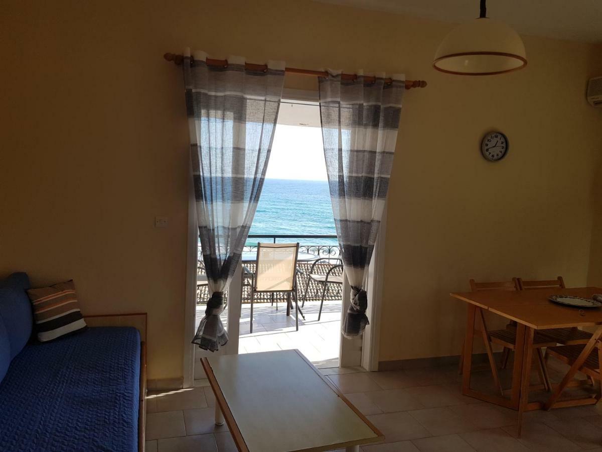 Corfu Glyfada Menigos Beach Apartments מראה חיצוני תמונה