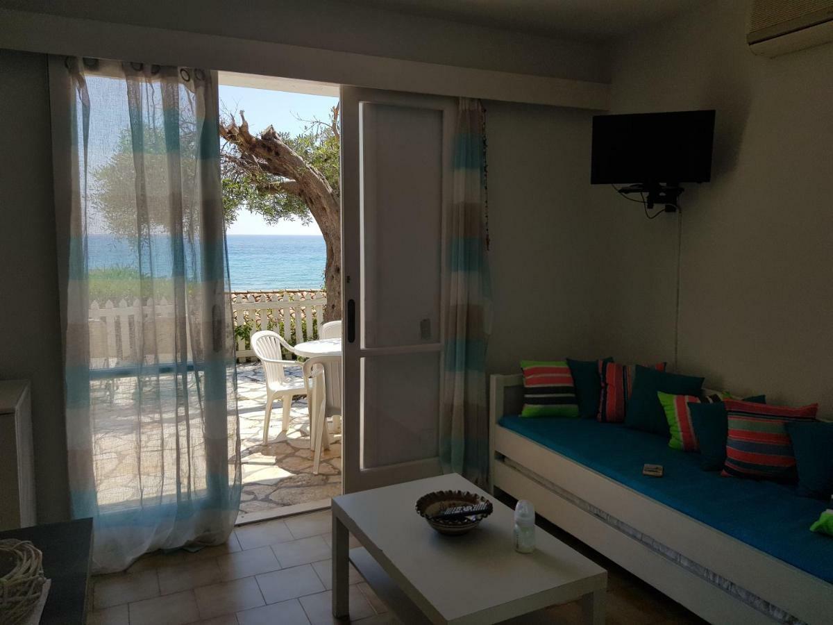 Corfu Glyfada Menigos Beach Apartments מראה חיצוני תמונה