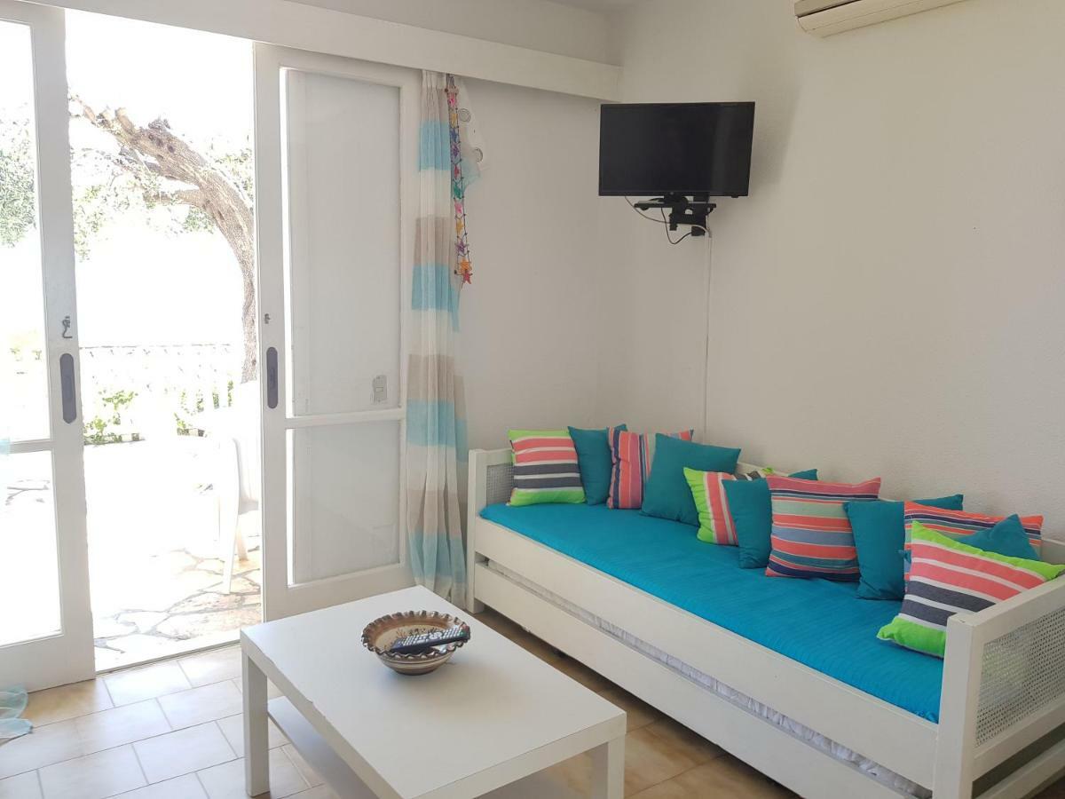 Corfu Glyfada Menigos Beach Apartments מראה חיצוני תמונה