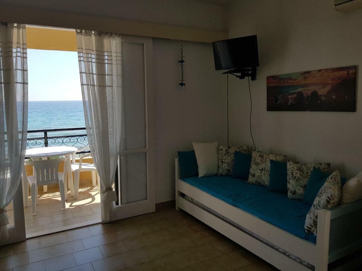 Corfu Glyfada Menigos Beach Apartments מראה חיצוני תמונה